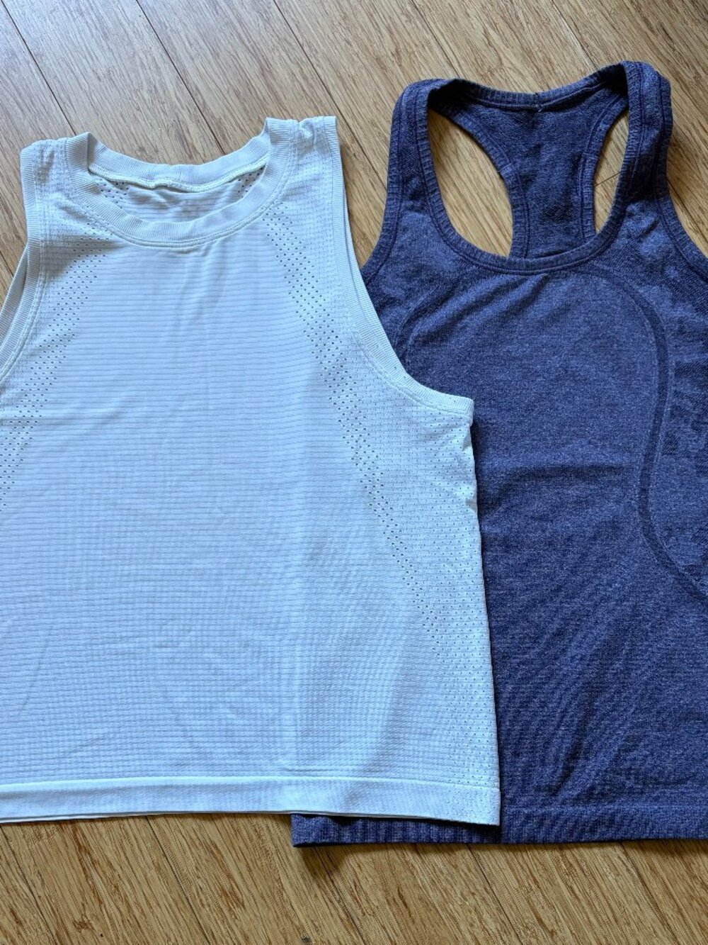 Lot Of 2 Lululemon Tank Top Size 6 white purple
